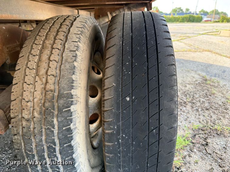 image for item FC0981 1997 Ford E350 box truck