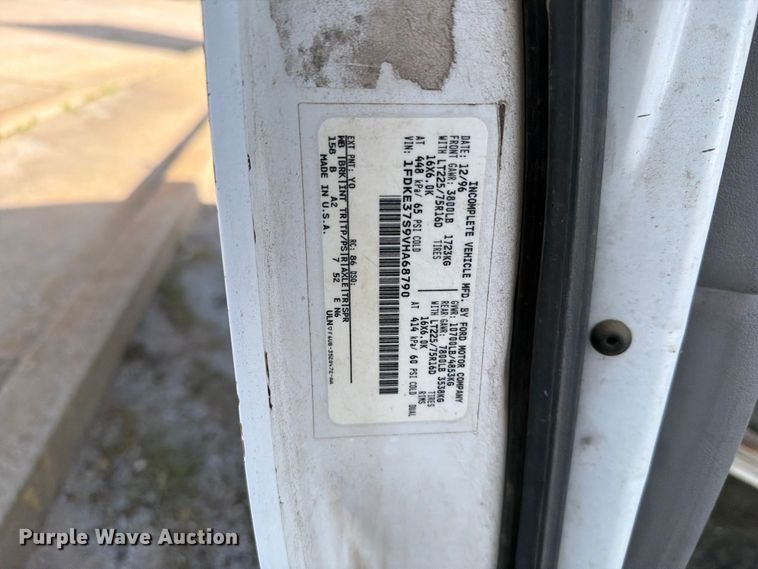 image for item FC0981 1997 Ford E350 box truck