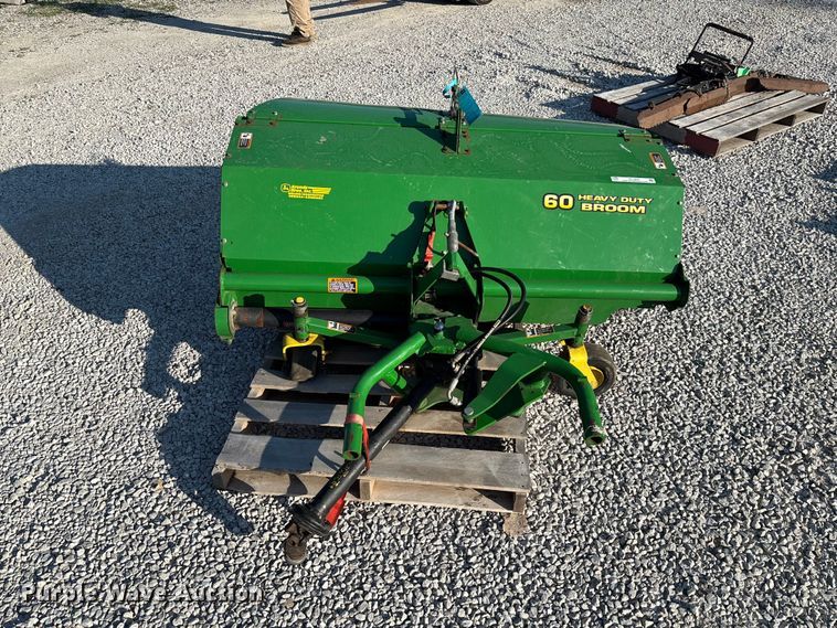 image for item FC1833 John Deere 1400/1500 broom