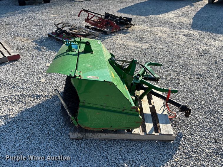 image for item FC1833 John Deere 1400/1500 broom
