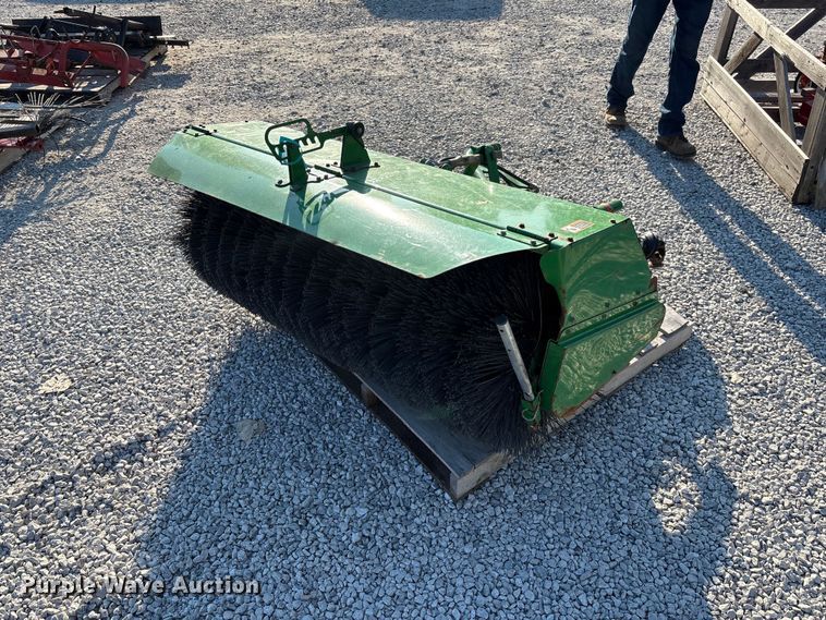 image for item FC1833 John Deere 1400/1500 broom