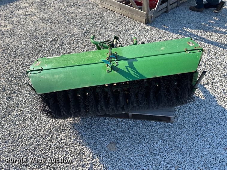 image for item FC1833 John Deere 1400/1500 broom