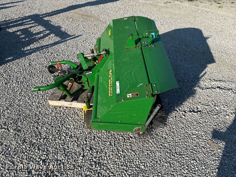 image for item FC1833 John Deere 1400/1500 broom