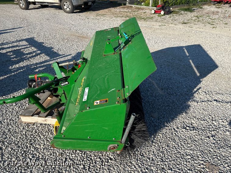 image for item FC1833 John Deere 1400/1500 broom