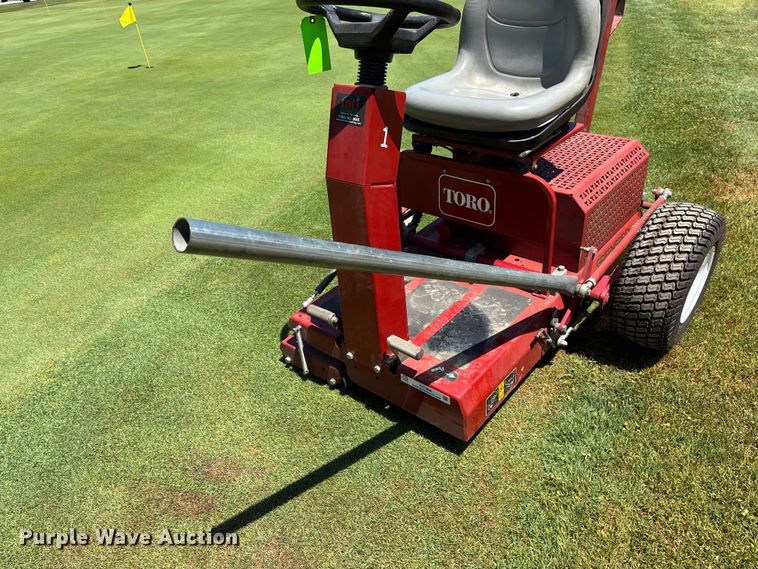 image for item FC1850 2013 Toro Greenspro 1200 greens roller