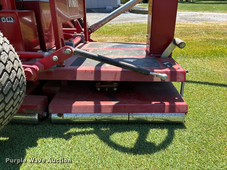 image for item FC1850 2013 Toro Greenspro 1200 greens roller