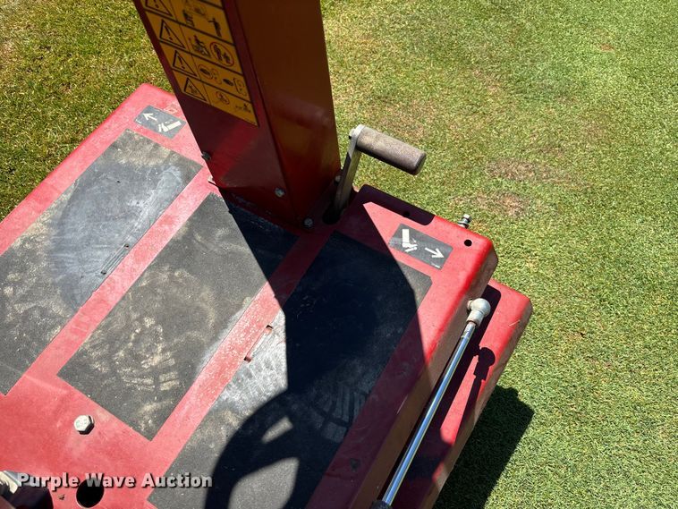 image for item FC1850 2013 Toro Greenspro 1200 greens roller