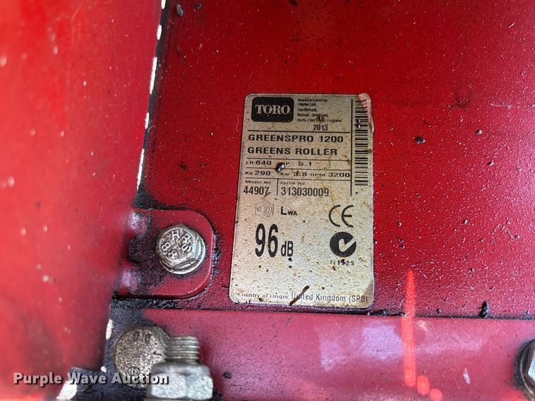 image for item FC1850 2013 Toro Greenspro 1200 greens roller