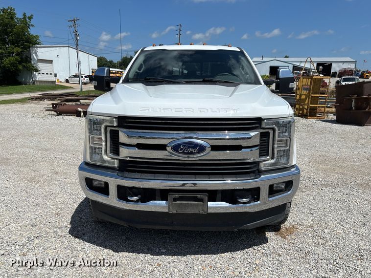 image for item FC1933 2019 Ford F250 Super Duty XLT Crew Cab pickup truck