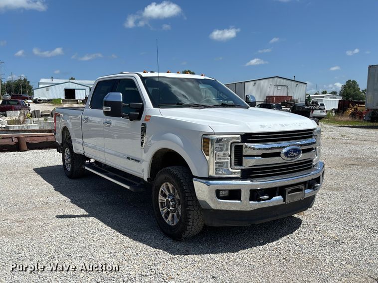 image for item FC1933 2019 Ford F250 Super Duty XLT Crew Cab pickup truck