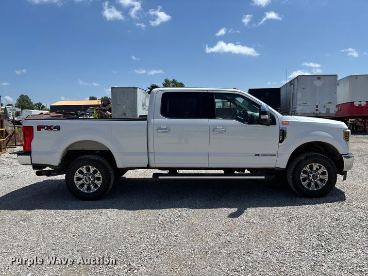 image for item FC1933 2019 Ford F250 Super Duty XLT Crew Cab pickup truck