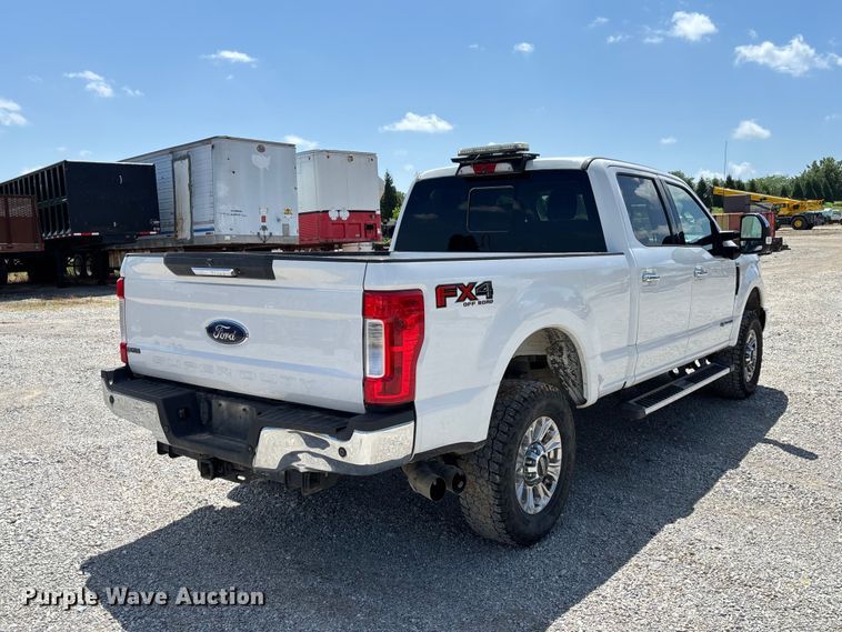 image for item FC1933 2019 Ford F250 Super Duty XLT Crew Cab pickup truck