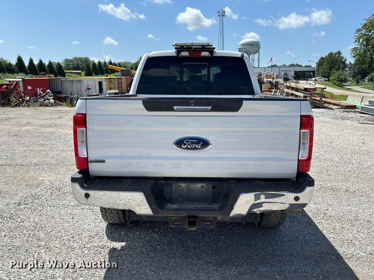 image for item FC1933 2019 Ford F250 Super Duty XLT Crew Cab pickup truck