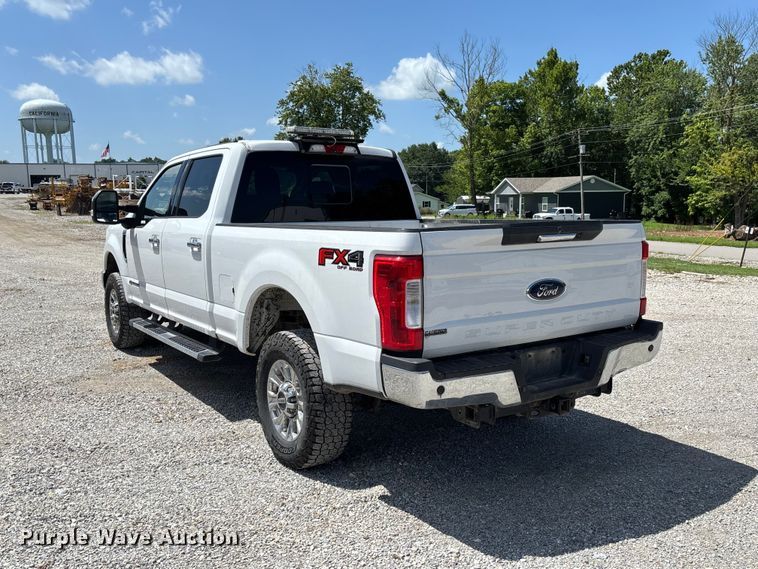 image for item FC1933 2019 Ford F250 Super Duty XLT Crew Cab pickup truck