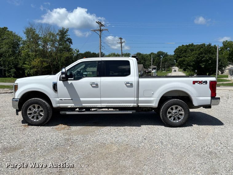 image for item FC1933 2019 Ford F250 Super Duty XLT Crew Cab pickup truck