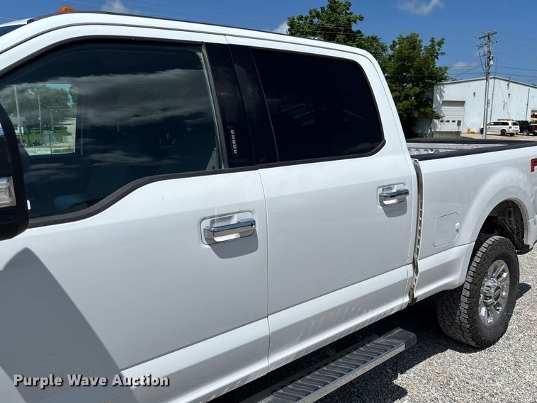 image for item FC1933 2019 Ford F250 Super Duty XLT Crew Cab pickup truck