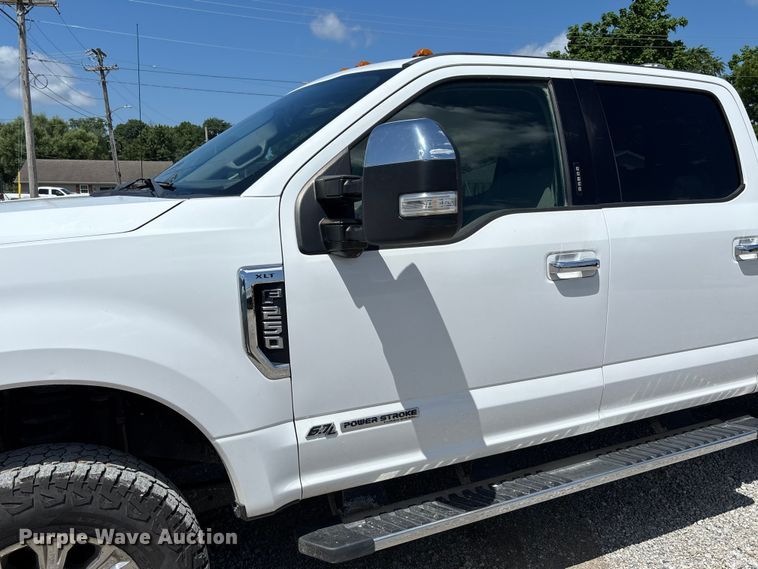 image for item FC1933 2019 Ford F250 Super Duty XLT Crew Cab pickup truck