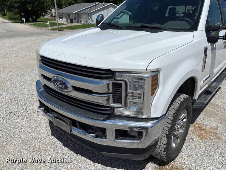 image for item FC1933 2019 Ford F250 Super Duty XLT Crew Cab pickup truck