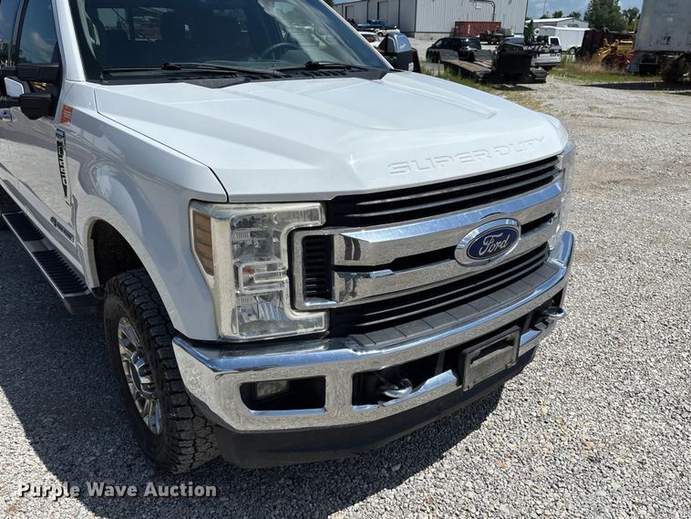 image for item FC1933 2019 Ford F250 Super Duty XLT Crew Cab pickup truck