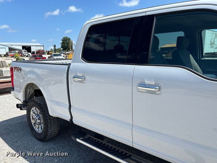 image for item FC1933 2019 Ford F250 Super Duty XLT Crew Cab pickup truck