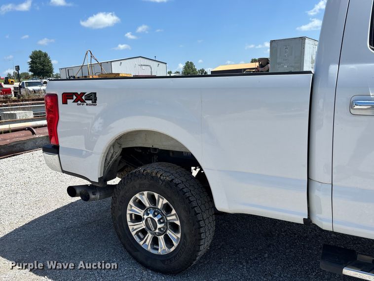 image for item FC1933 2019 Ford F250 Super Duty XLT Crew Cab pickup truck