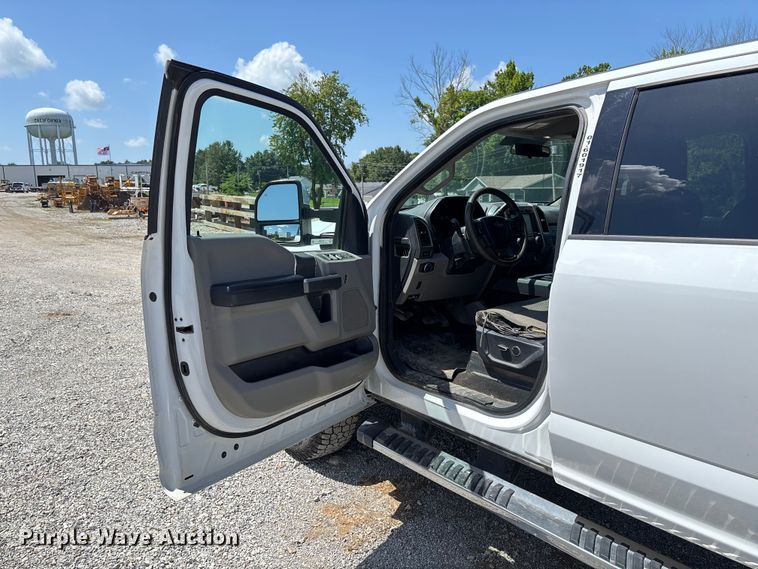 image for item FC1933 2019 Ford F250 Super Duty XLT Crew Cab pickup truck