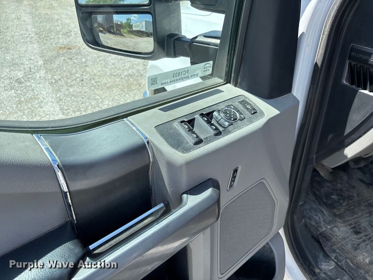 image for item FC1933 2019 Ford F250 Super Duty XLT Crew Cab pickup truck