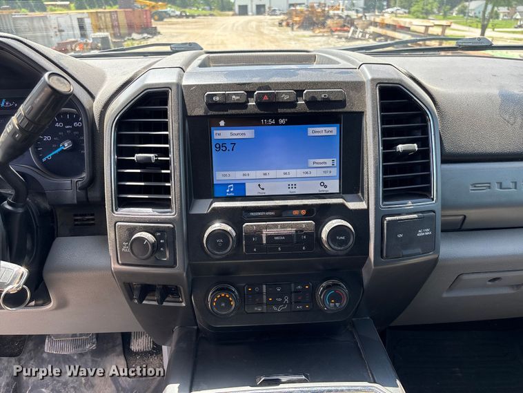 image for item FC1933 2019 Ford F250 Super Duty XLT Crew Cab pickup truck