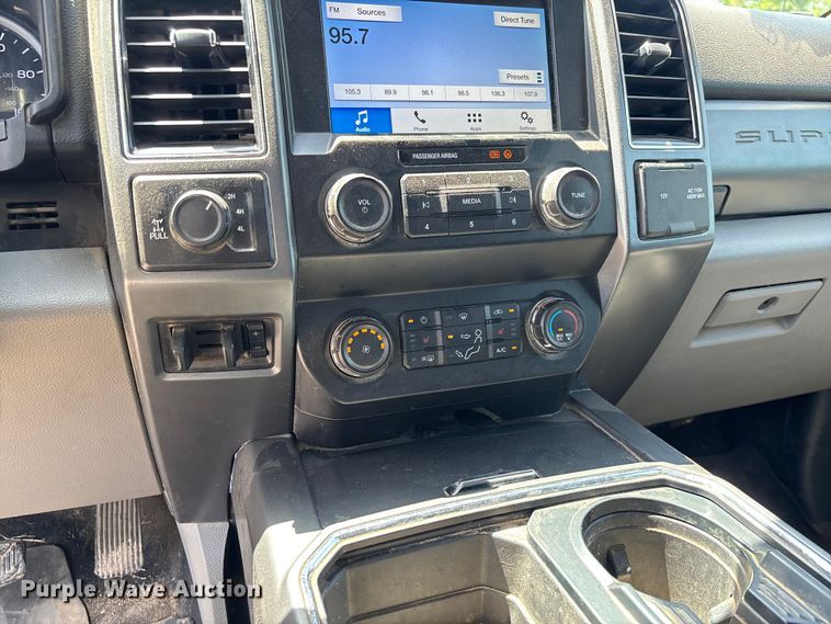 image for item FC1933 2019 Ford F250 Super Duty XLT Crew Cab pickup truck