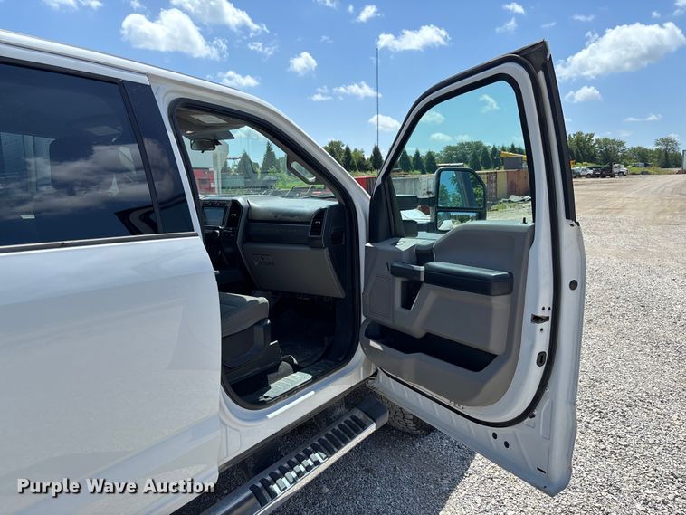 image for item FC1933 2019 Ford F250 Super Duty XLT Crew Cab pickup truck
