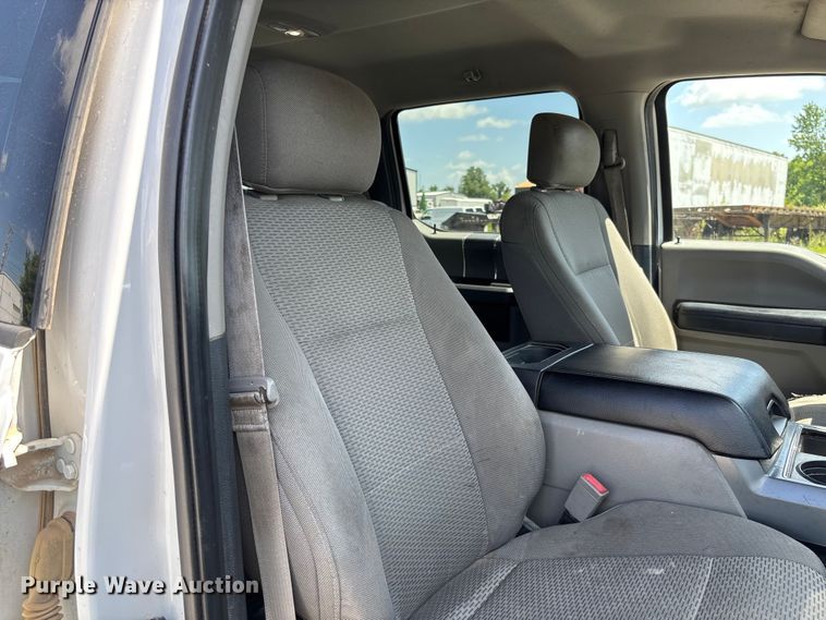 image for item FC1933 2019 Ford F250 Super Duty XLT Crew Cab pickup truck