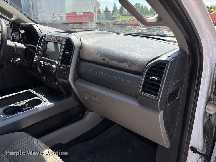 image for item FC1933 2019 Ford F250 Super Duty XLT Crew Cab pickup truck