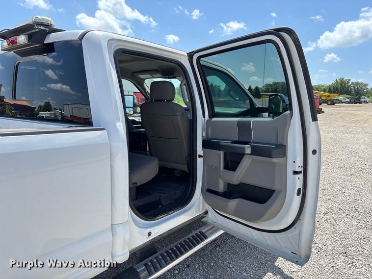 image for item FC1933 2019 Ford F250 Super Duty XLT Crew Cab pickup truck