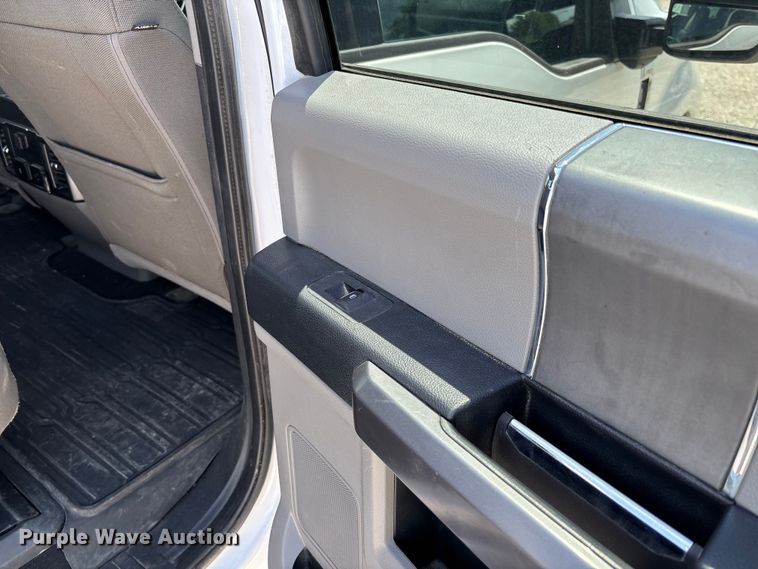 image for item FC1933 2019 Ford F250 Super Duty XLT Crew Cab pickup truck