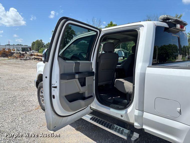 image for item FC1933 2019 Ford F250 Super Duty XLT Crew Cab pickup truck
