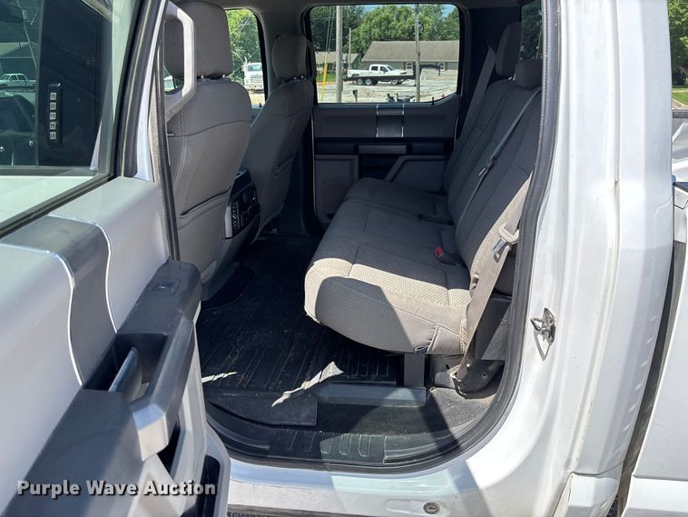 image for item FC1933 2019 Ford F250 Super Duty XLT Crew Cab pickup truck