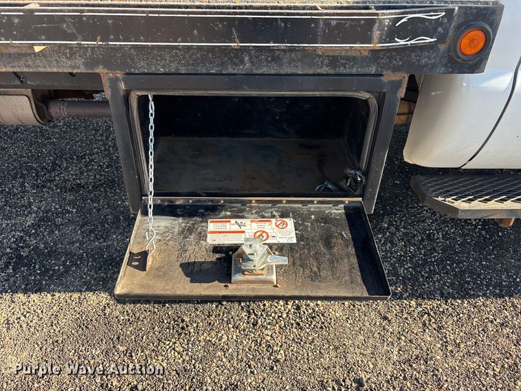 image for item FC2501 2008 Ford F450 flatbed truck
