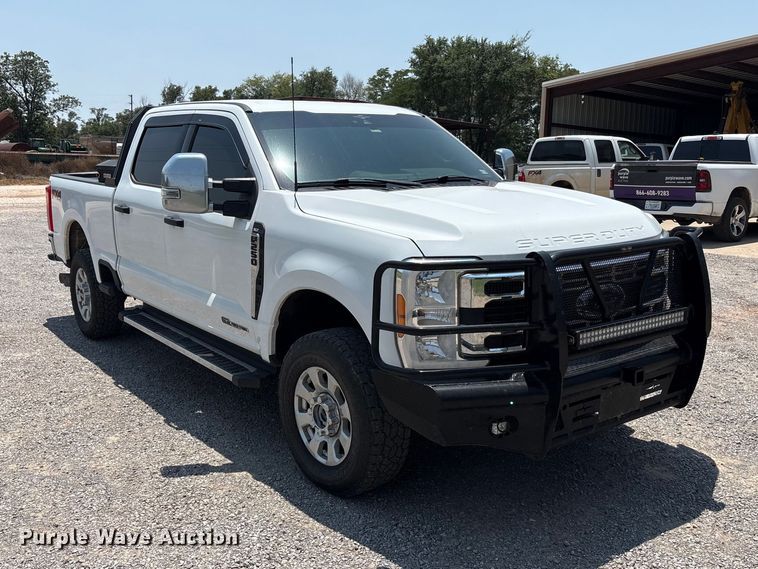 image for item FC2511 2023 Ford F250 Super Duty Crew Cab pickup truck
