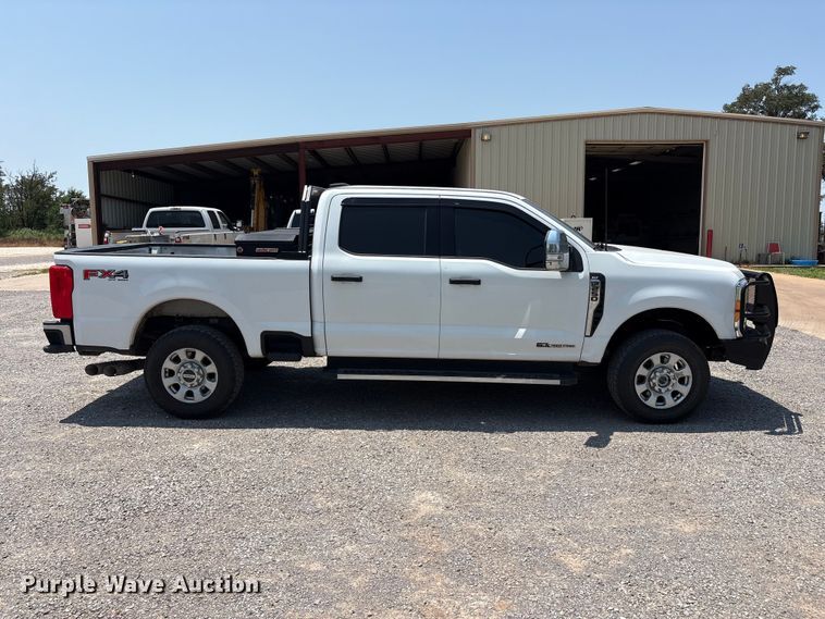 image for item FC2511 2023 Ford F250 Super Duty Crew Cab pickup truck