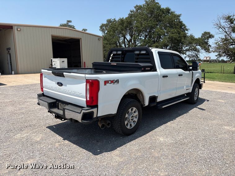 image for item FC2511 2023 Ford F250 Super Duty Crew Cab pickup truck