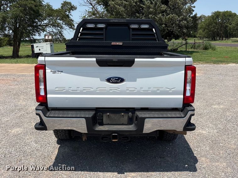 image for item FC2511 2023 Ford F250 Super Duty Crew Cab pickup truck