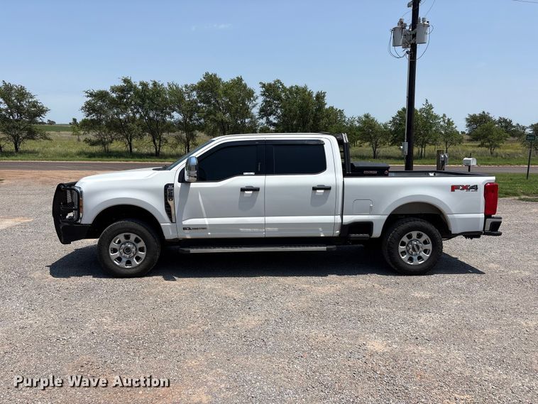 image for item FC2511 2023 Ford F250 Super Duty Crew Cab pickup truck