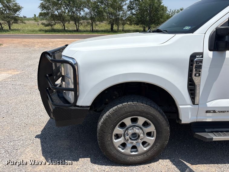 image for item FC2511 2023 Ford F250 Super Duty Crew Cab pickup truck