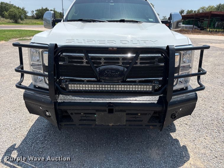 image for item FC2511 2023 Ford F250 Super Duty Crew Cab pickup truck