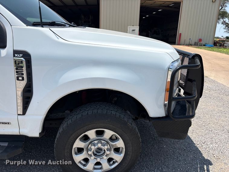 image for item FC2511 2023 Ford F250 Super Duty Crew Cab pickup truck