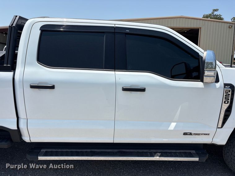 image for item FC2511 2023 Ford F250 Super Duty Crew Cab pickup truck
