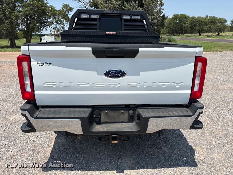 image for item FC2511 2023 Ford F250 Super Duty Crew Cab pickup truck