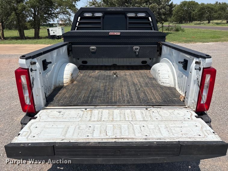 image for item FC2511 2023 Ford F250 Super Duty Crew Cab pickup truck