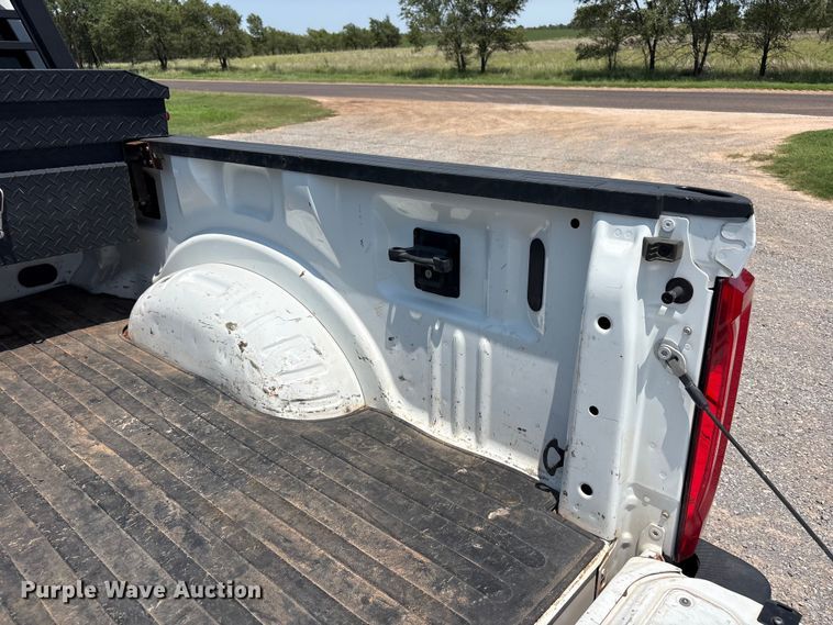 image for item FC2511 2023 Ford F250 Super Duty Crew Cab pickup truck