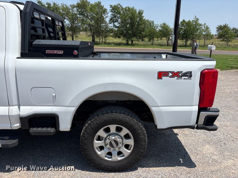 image for item FC2511 2023 Ford F250 Super Duty Crew Cab pickup truck